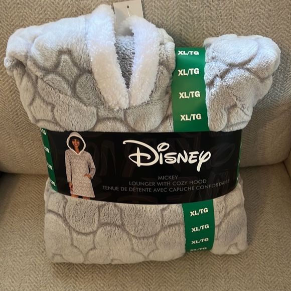 Disney Mickey & Minnie Lounger with Cozy
Hood / Grey (SM/M/L/XL/XXL) NWT - Picture 7 of 9